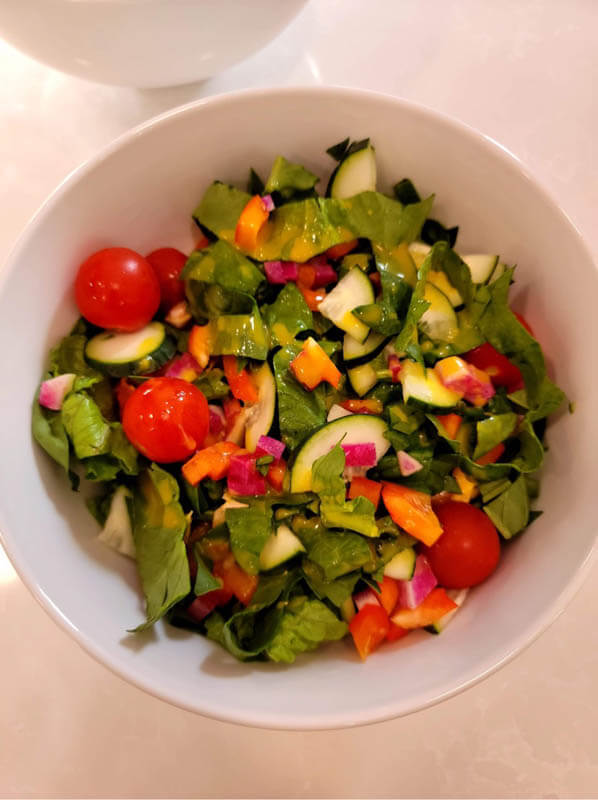 mixed-greens-with-fresh-veggies-in-a-white-bowl